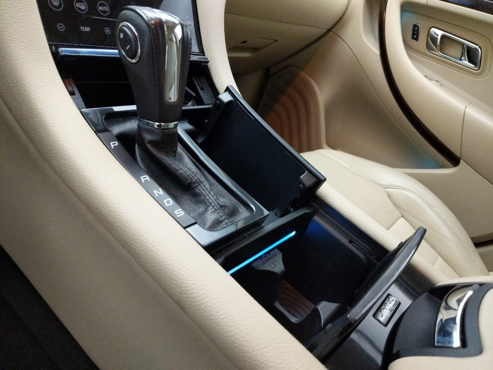 2013 Ford Taurus - Center Console/Cup Holders