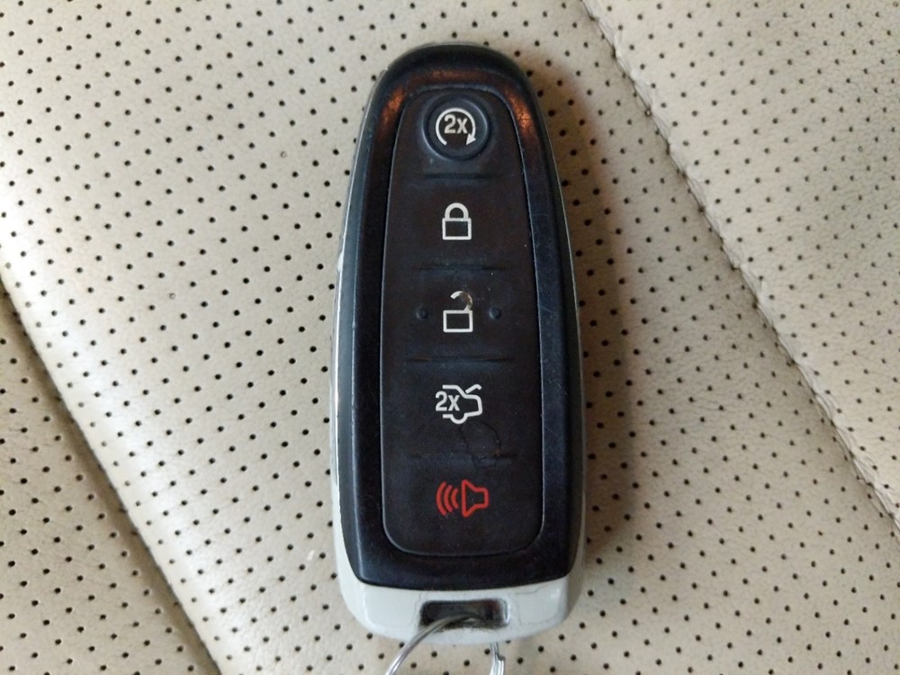 2013 Ford Taurus - Keys