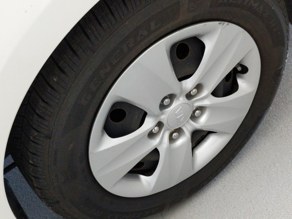 2016 Kia Forte - Wheel