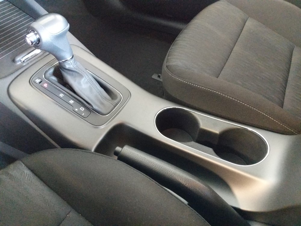 2016 Kia Forte - Center Console/Cup Holders