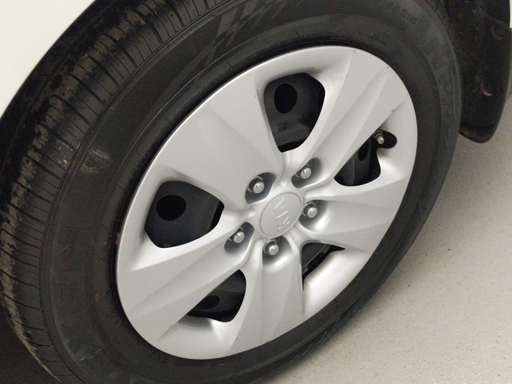 2017 Kia Forte - Wheel