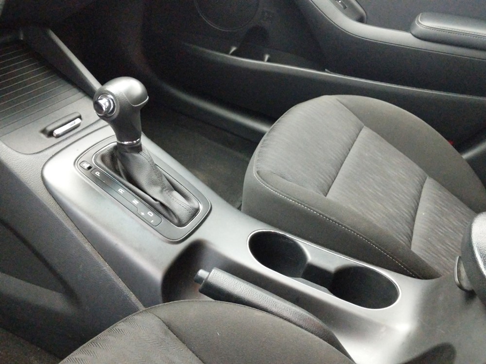 2016 Kia Forte - Center Console/Cup Holders