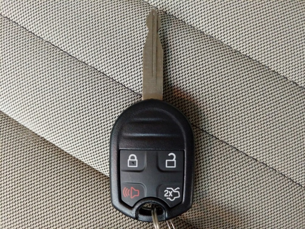2016 Ford Taurus - Keys