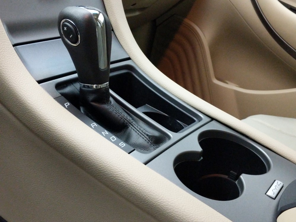 2016 Ford Taurus - Center Console/Cup Holders