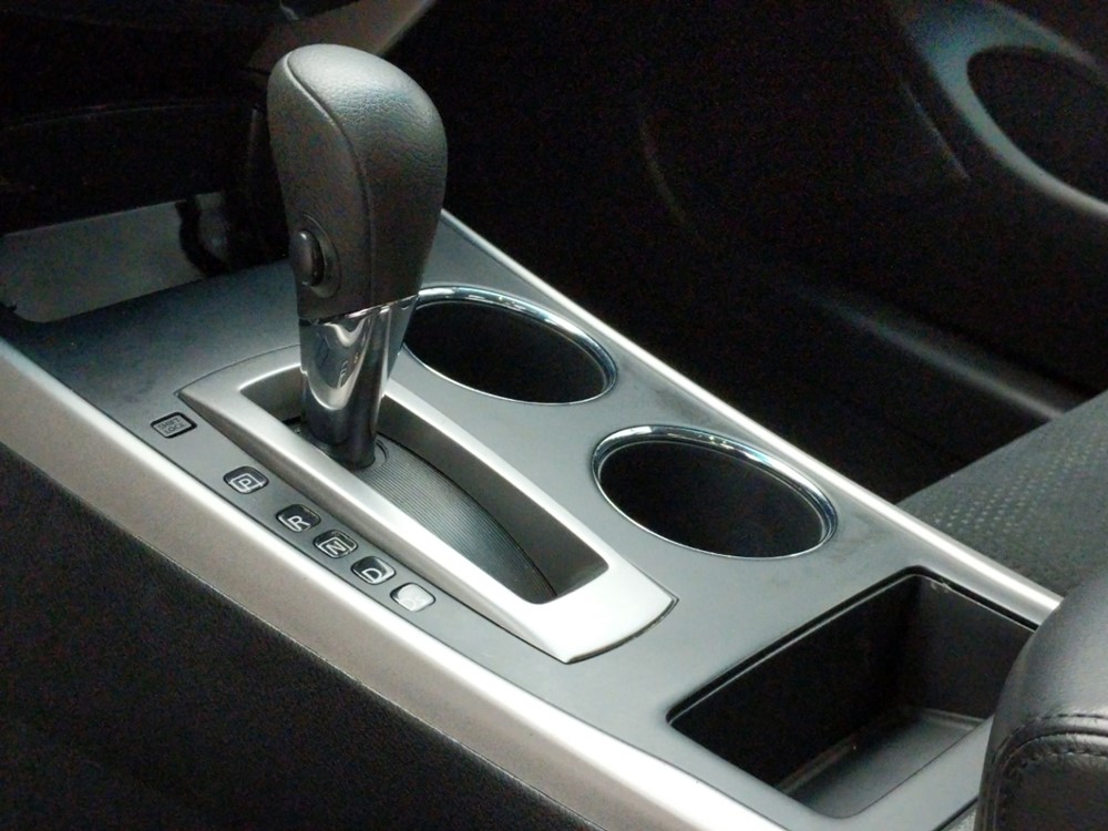 2015 Nissan Altima - Center Console/Cup Holders
