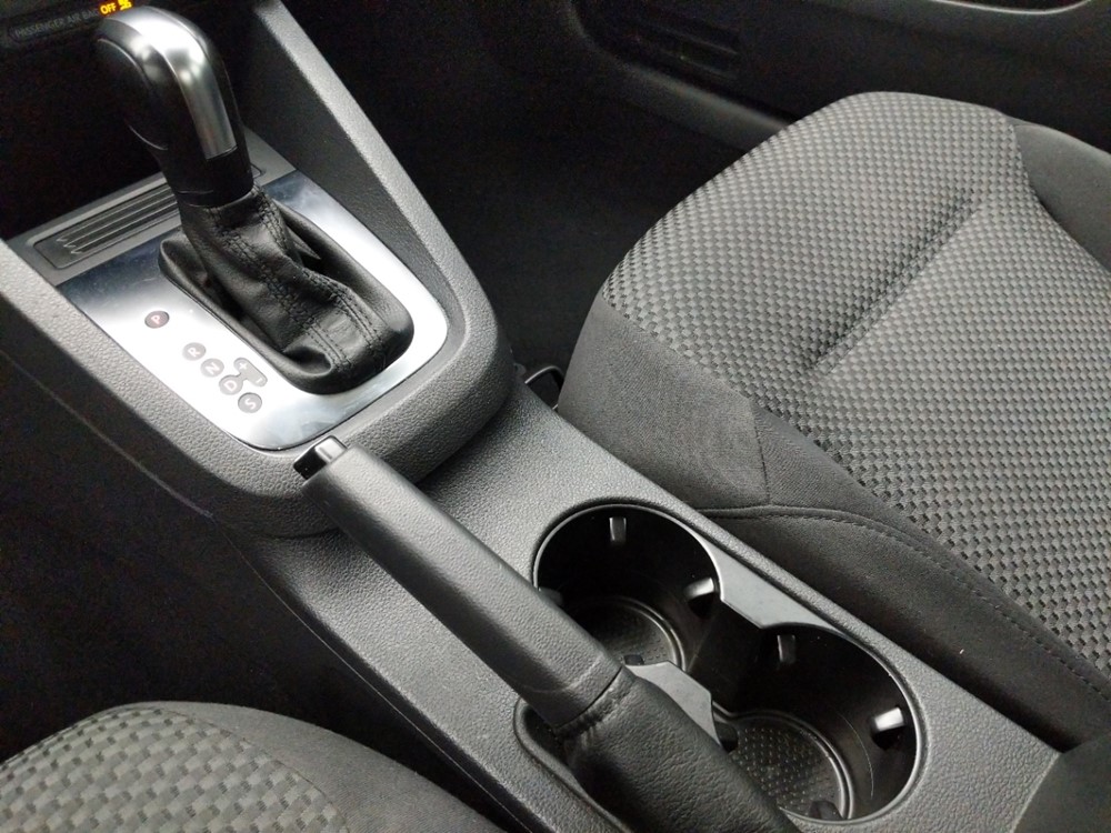2014 Volkswagen Jetta - Center Console/Cup Holders