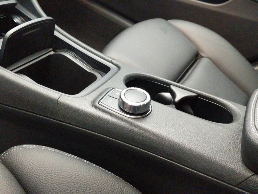 2016 Mercedes-Benz GLA250 - Center Console/Cup Holders
