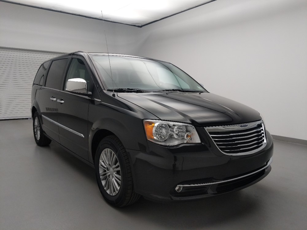 2016 Chrysler Town and Country - Passenger Front Bumper