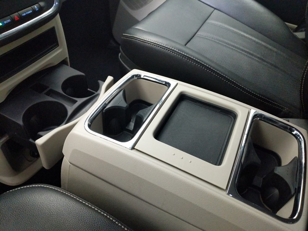 2016 Chrysler Town and Country - Center Console/Cup Holders