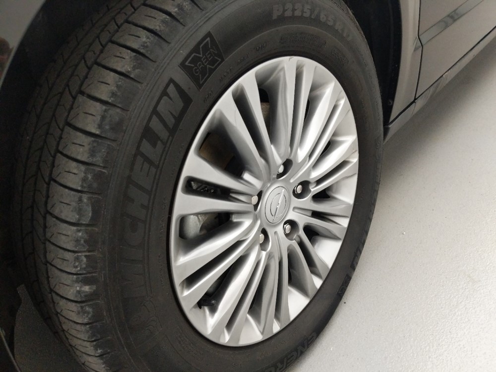 2016 Chrysler Town and Country - Wheel