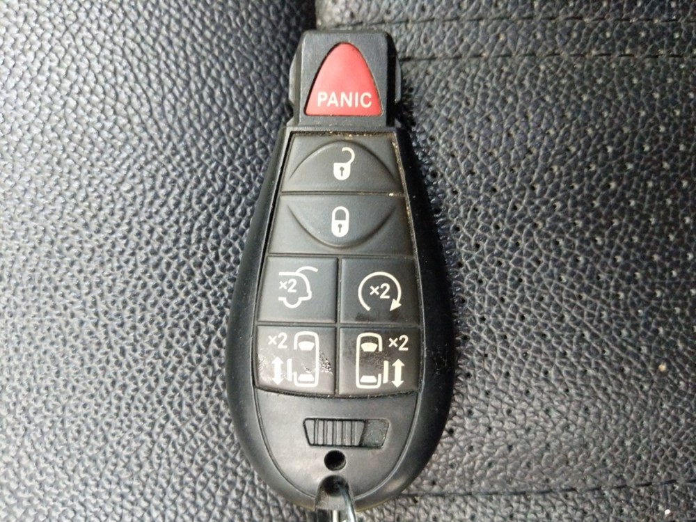 2016 Chrysler Town and Country - Keys