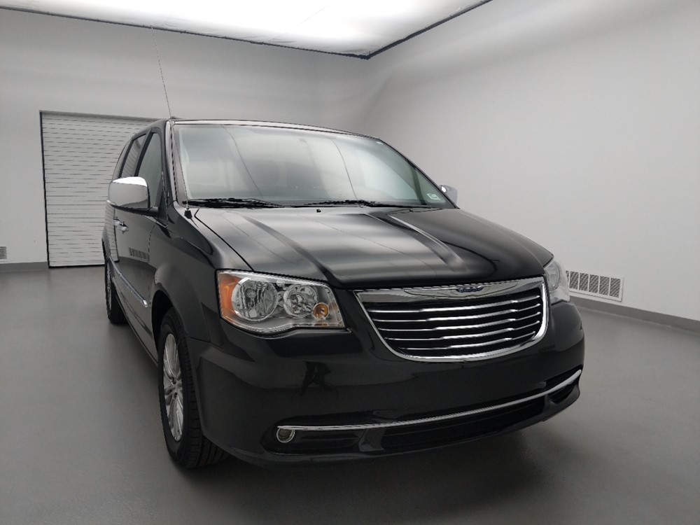 2016 Chrysler Town and Country - Passenger Front Hood