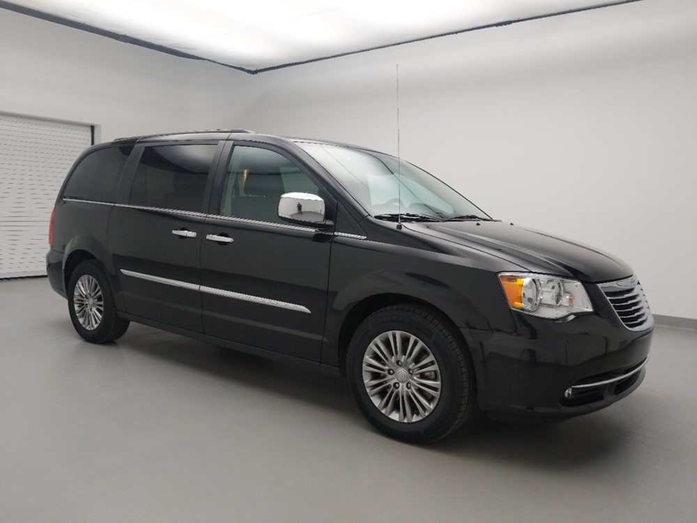 2016 Chrysler Town and Country - Passenger Front Side