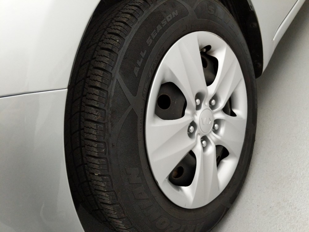 2016 Kia Forte - Wheel
