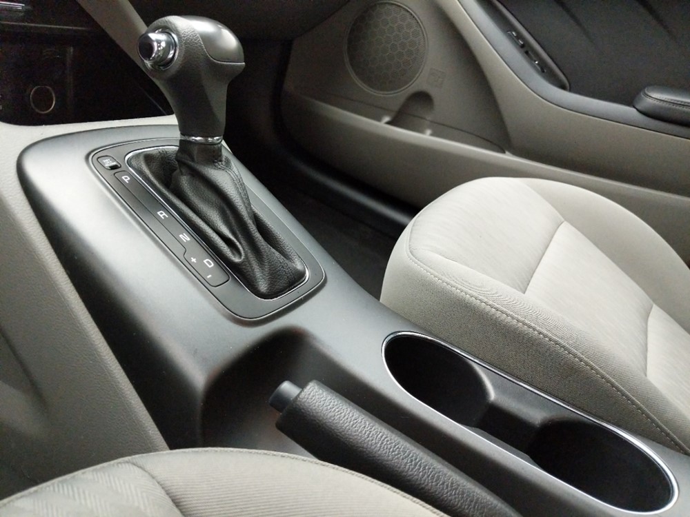 2016 Kia Forte - Center Console/Cup Holders