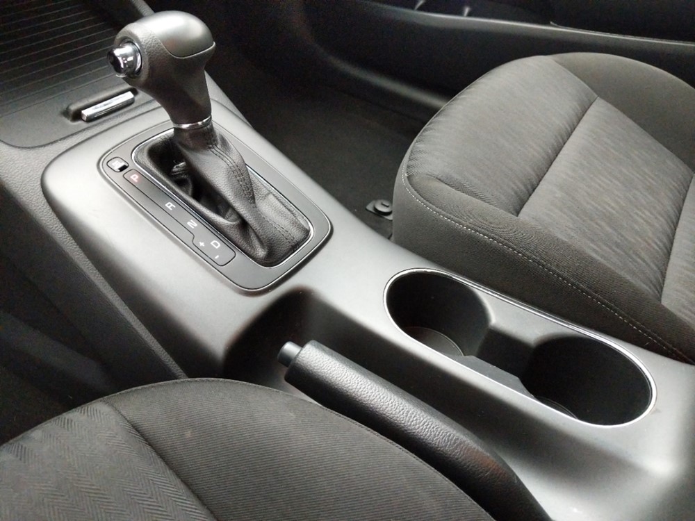 2016 Kia Forte - Center Console/Cup Holders