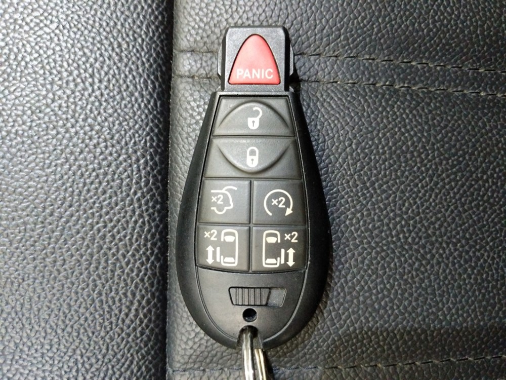 2016 Chrysler Town and Country - Keys