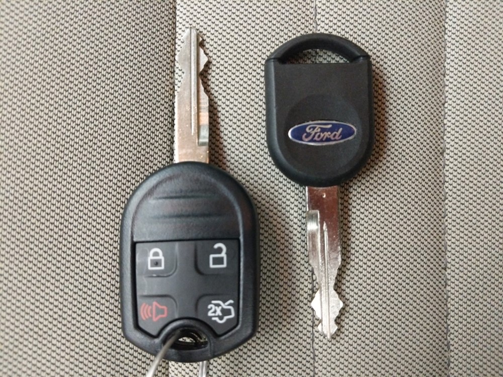 2015 Ford Taurus - Keys