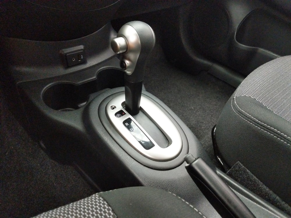 2017 Nissan Versa - Center Console/Cup Holders
