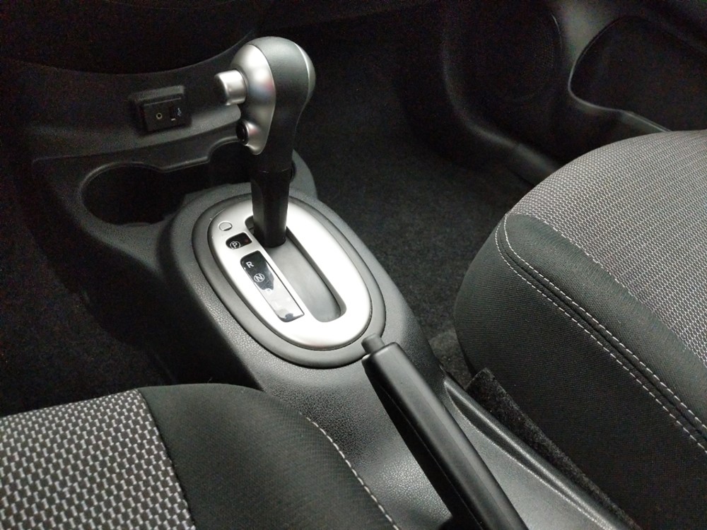 2017 Nissan Versa - Center Console/Cup Holders