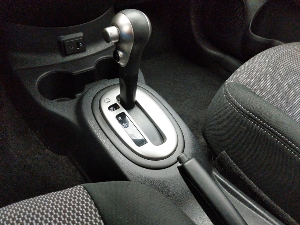 2017 Nissan Versa - Center Console/Cup Holders