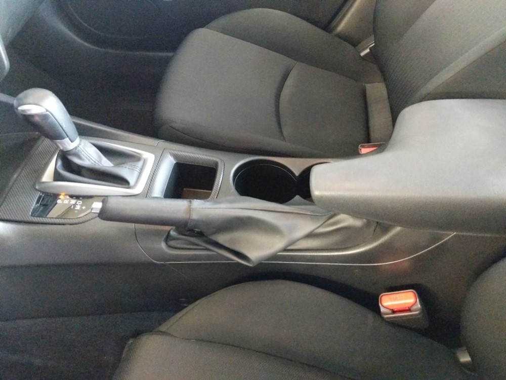 2015 Mazda Mazda3 - Center Console/Cup Holders