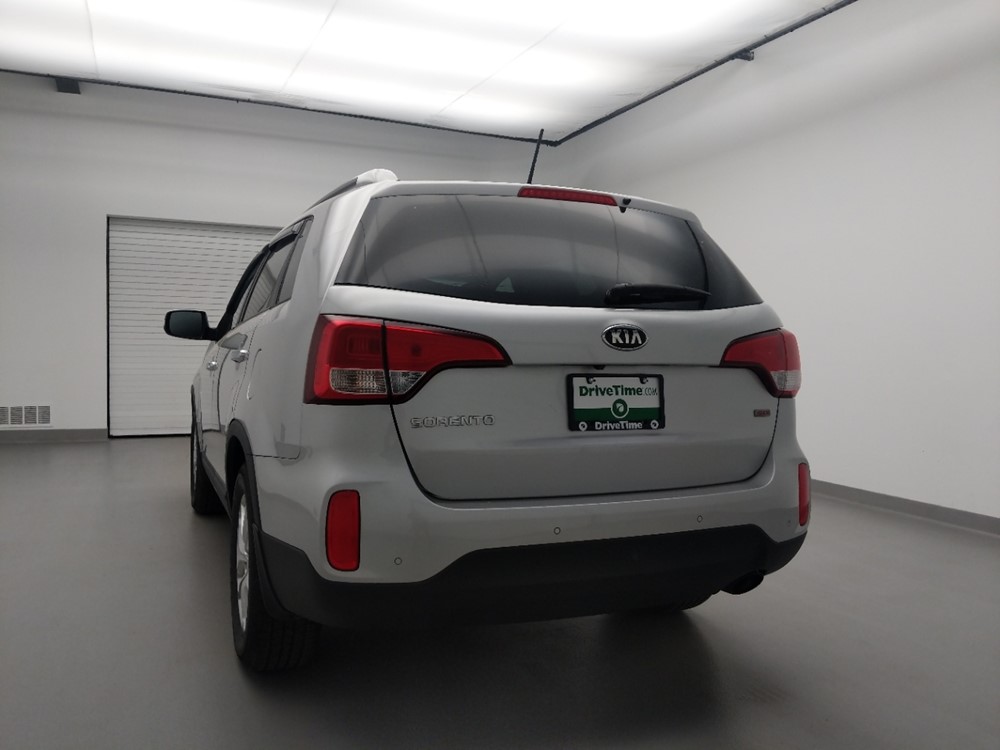 2015 Kia Sorento - Driver Rear Trunk