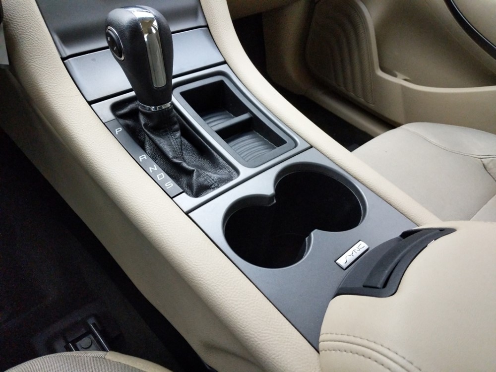 2015 Ford Taurus - Center Console/Cup Holders