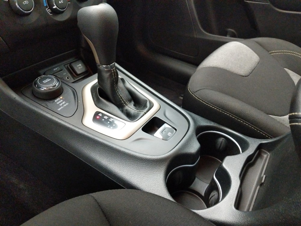 2016 Jeep Cherokee - Center Console/Cup Holders