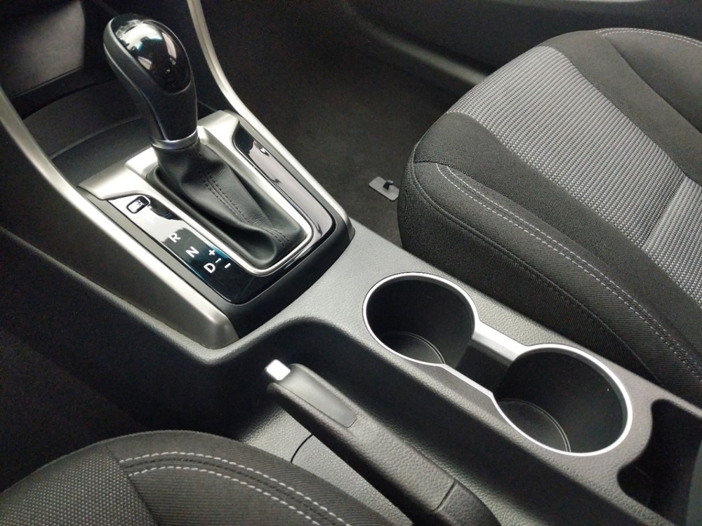 2017 Hyundai Elantra - Center Console/Cup Holders