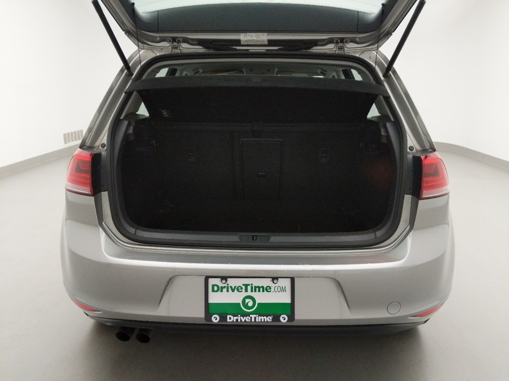 2017 Volkswagen Golf - Trunk