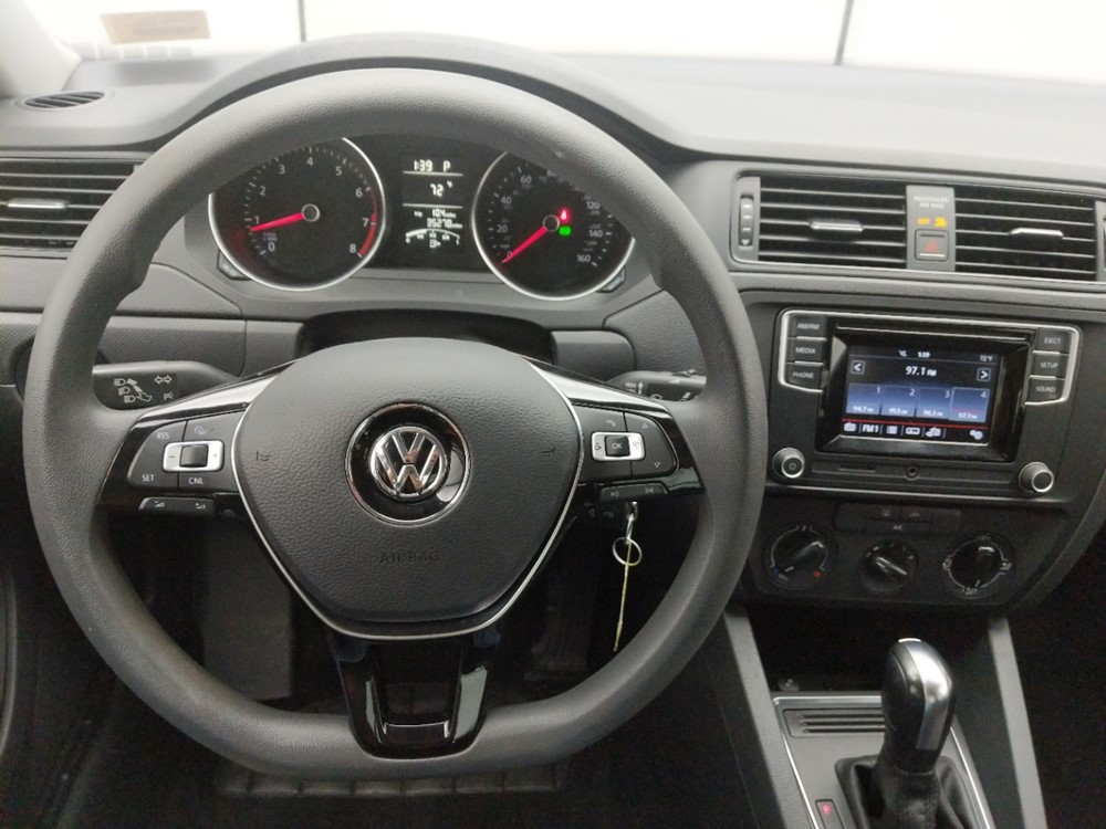 2016 Volkswagen Jetta - Driver Dash
