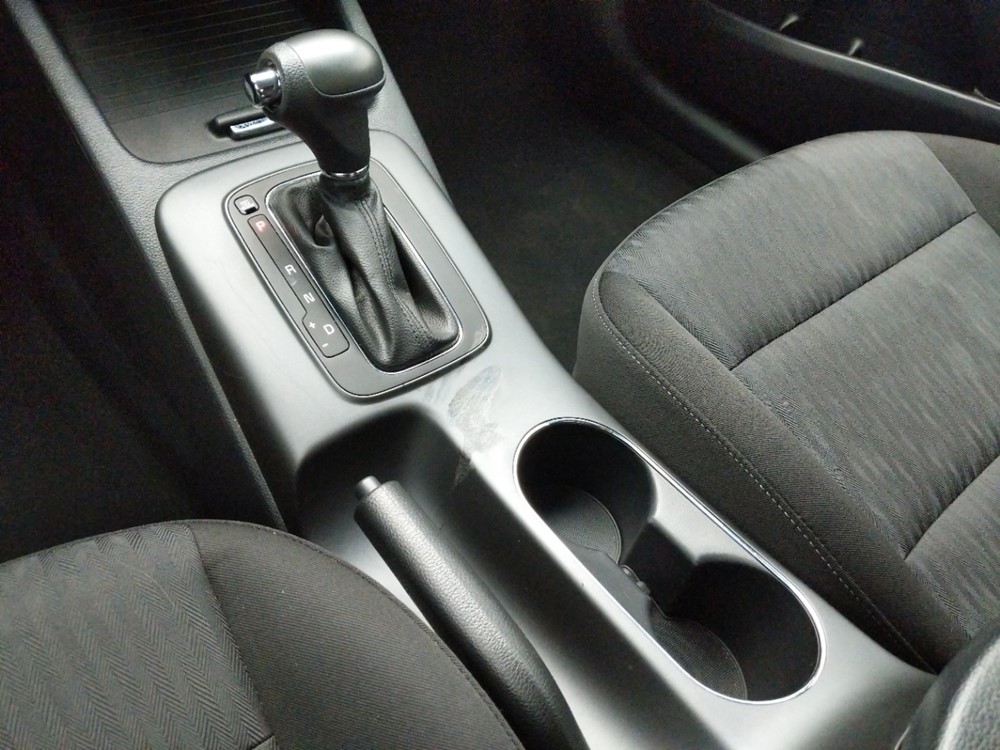 2016 Kia Forte - Center Console/Cup Holders