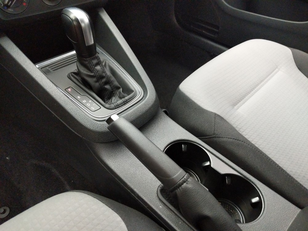 2017 Volkswagen Jetta - Center Console/Cup Holders