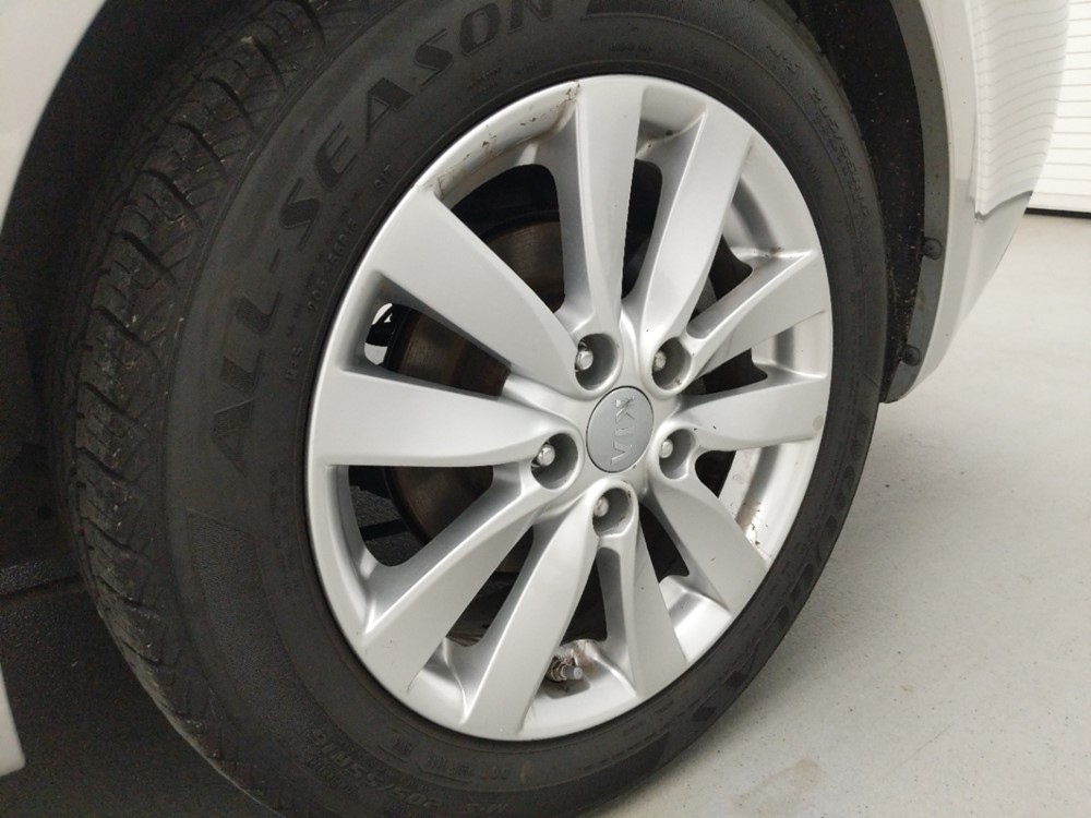 2016 Kia Forte - Wheel