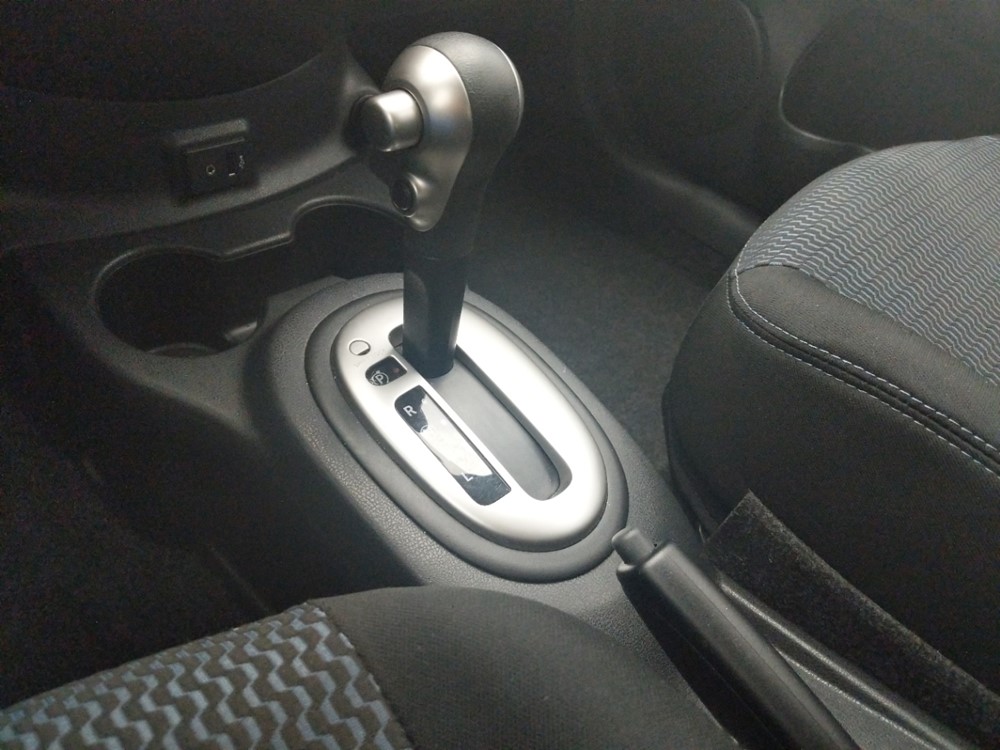 2017 Nissan Versa - Center Console/Cup Holders