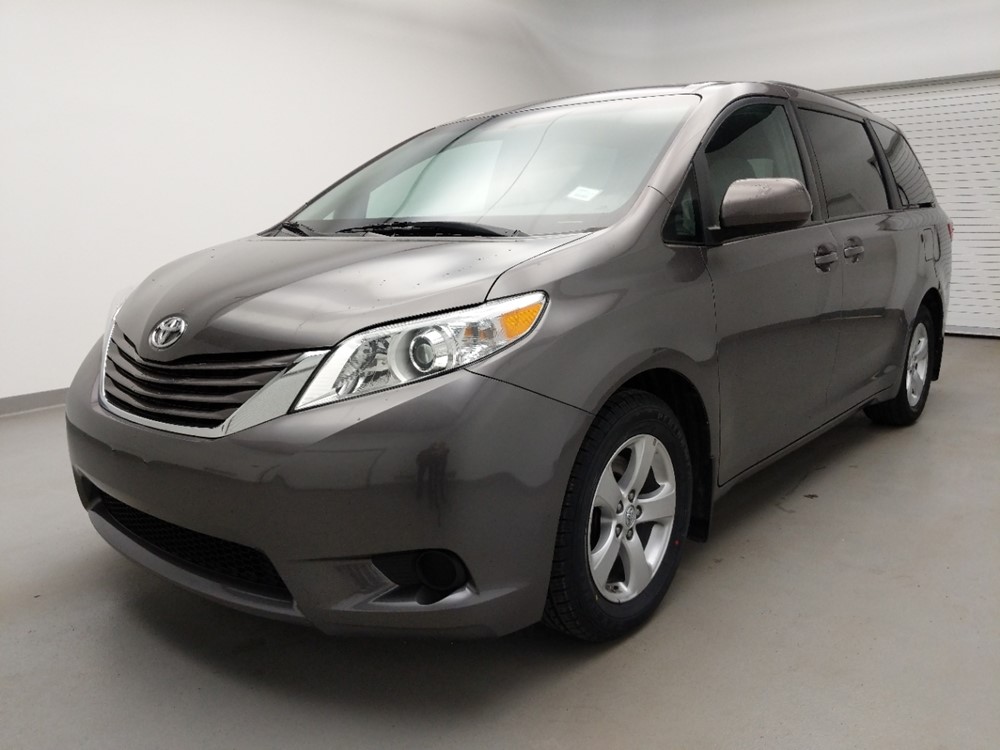 Used 2017 Toyota Sienna Driver Front Bumper