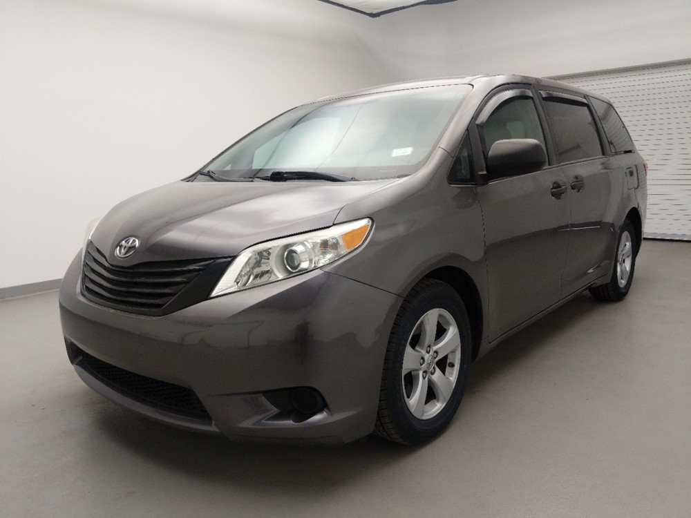 Used 2015 Toyota Sienna Driver Front Bumper