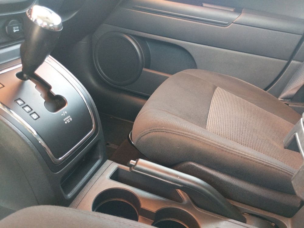2012 Jeep Compass - Center Console/Cup Holders