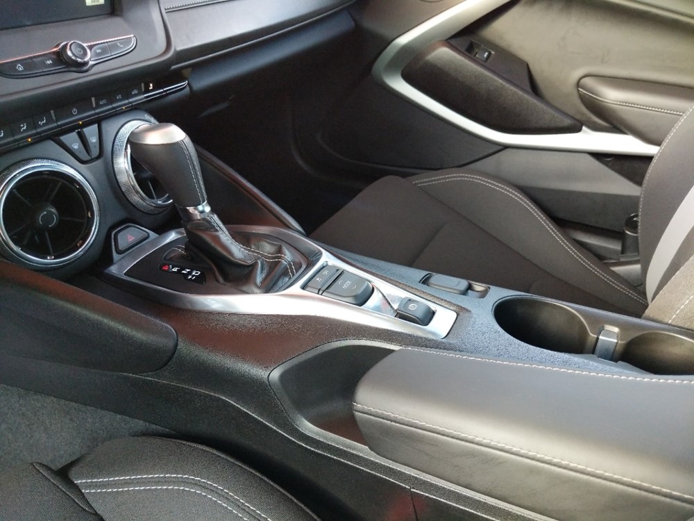 2018 Chevrolet Camaro - Center Console/Cup Holders