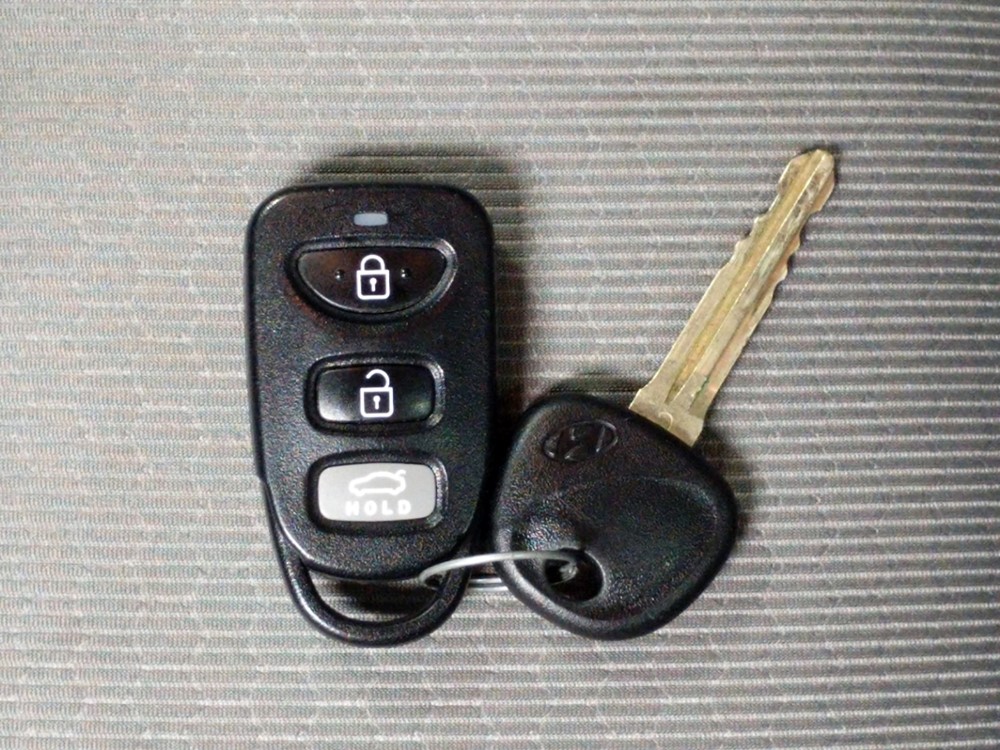 2017 Hyundai Elantra - Keys