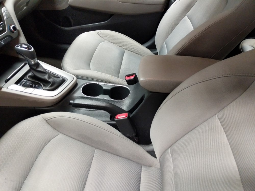 2017 Hyundai Elantra - Center Console/Cup Holders