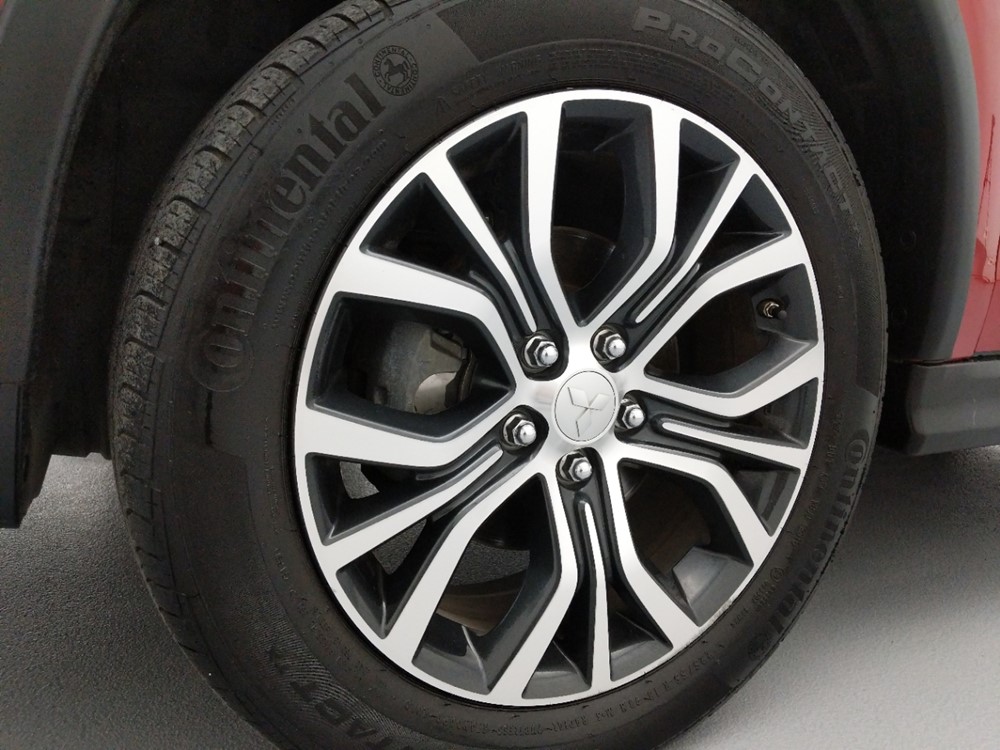 2016 Mitsubishi Outlander - Wheel