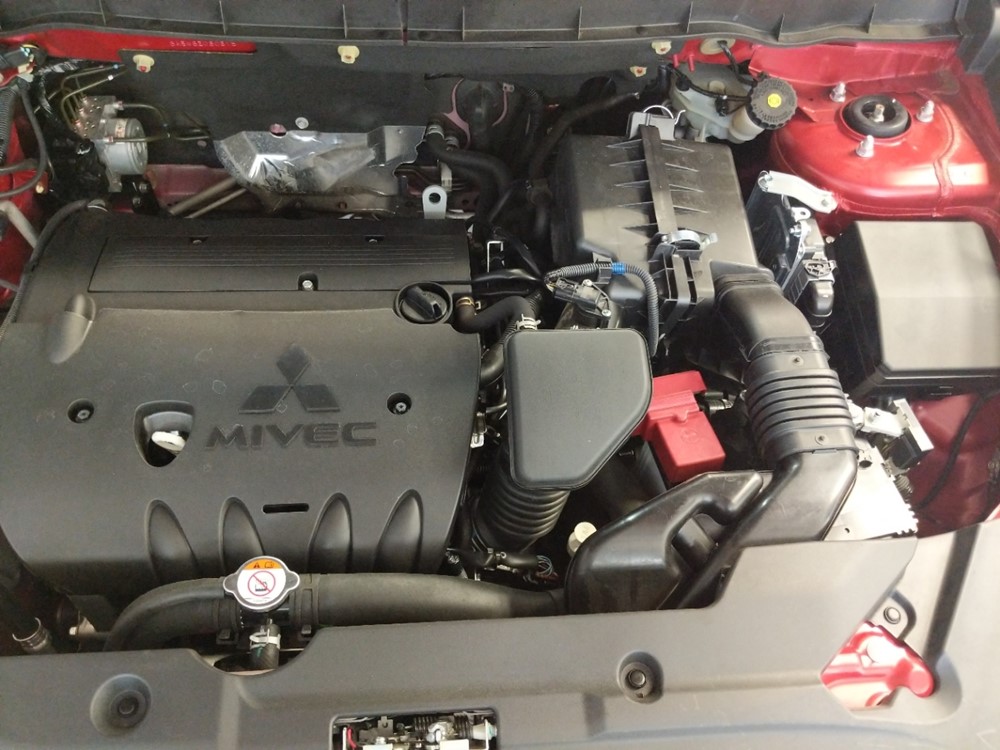 2016 Mitsubishi Outlander - Engine
