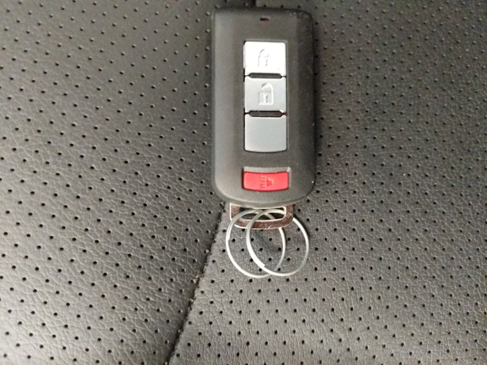 2016 Mitsubishi Outlander - Keys