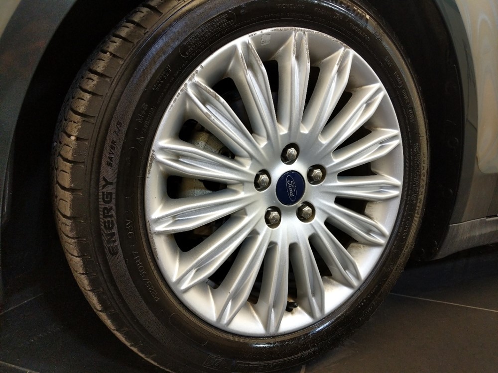 2015 Ford Fusion - Wheel