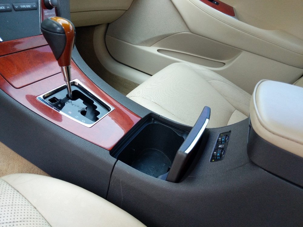 2012 Lexus ES 350 - Center Console/Cup Holders