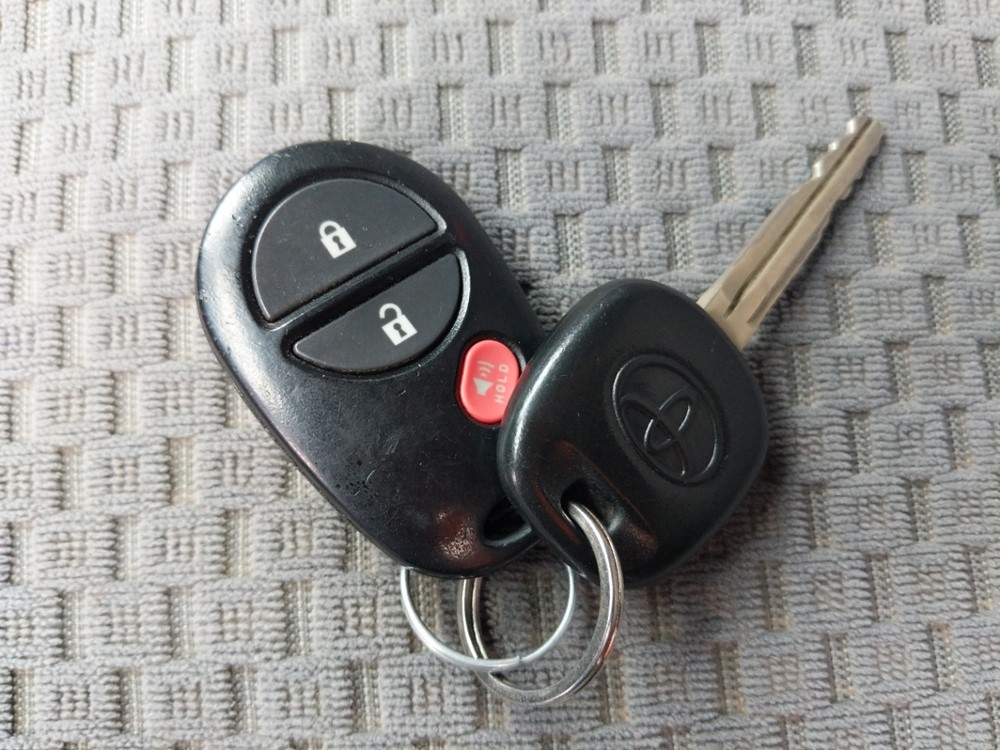 2013 Toyota Tundra - Keys