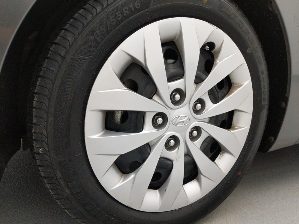 2017 Hyundai Elantra - Wheel
