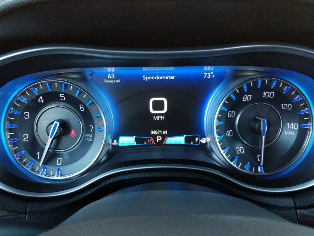 2016 Chrysler 300 - Odometer Close Up